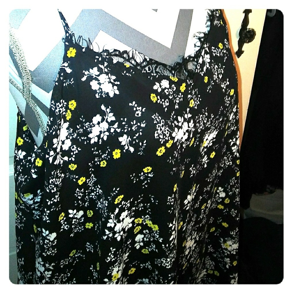 NWT Princess Vera Wang Floral tank